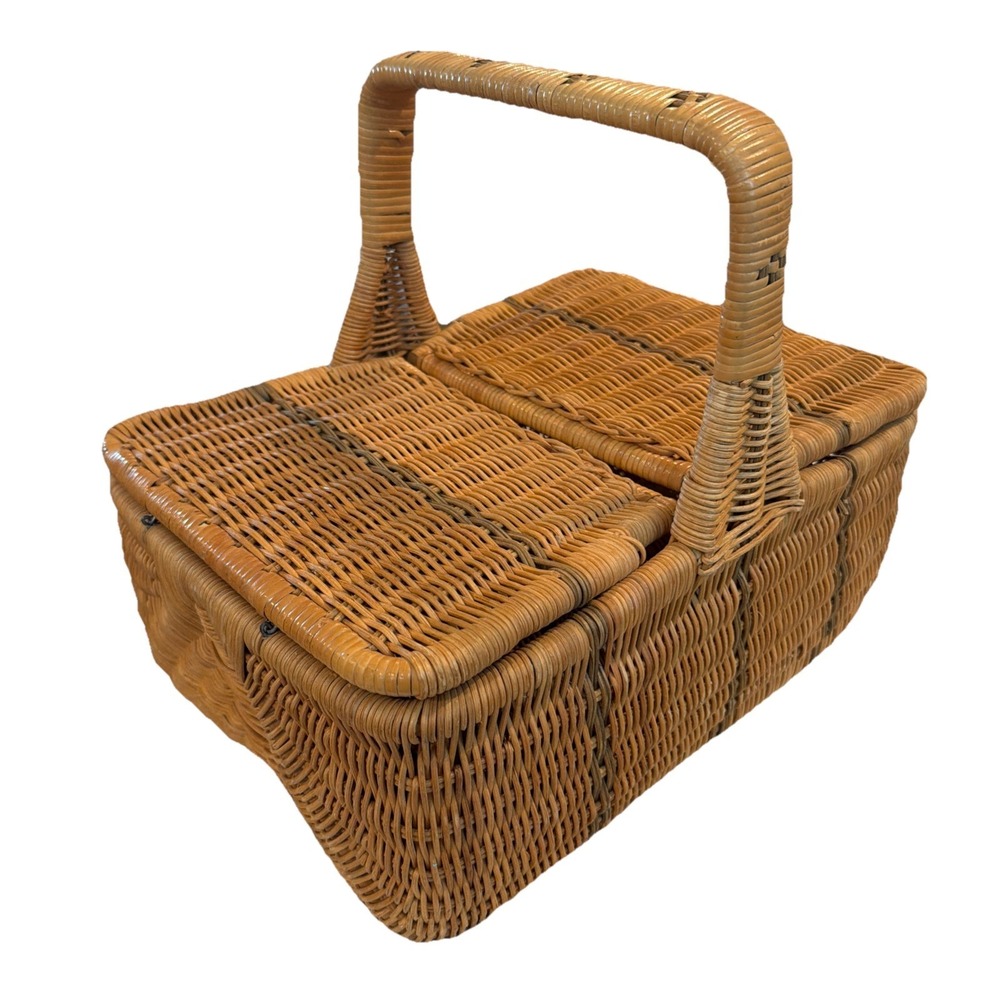 Vtg Wicker Double Hinged Lidded Picnic Sewing Craft Basket  15" x‎ 10"
